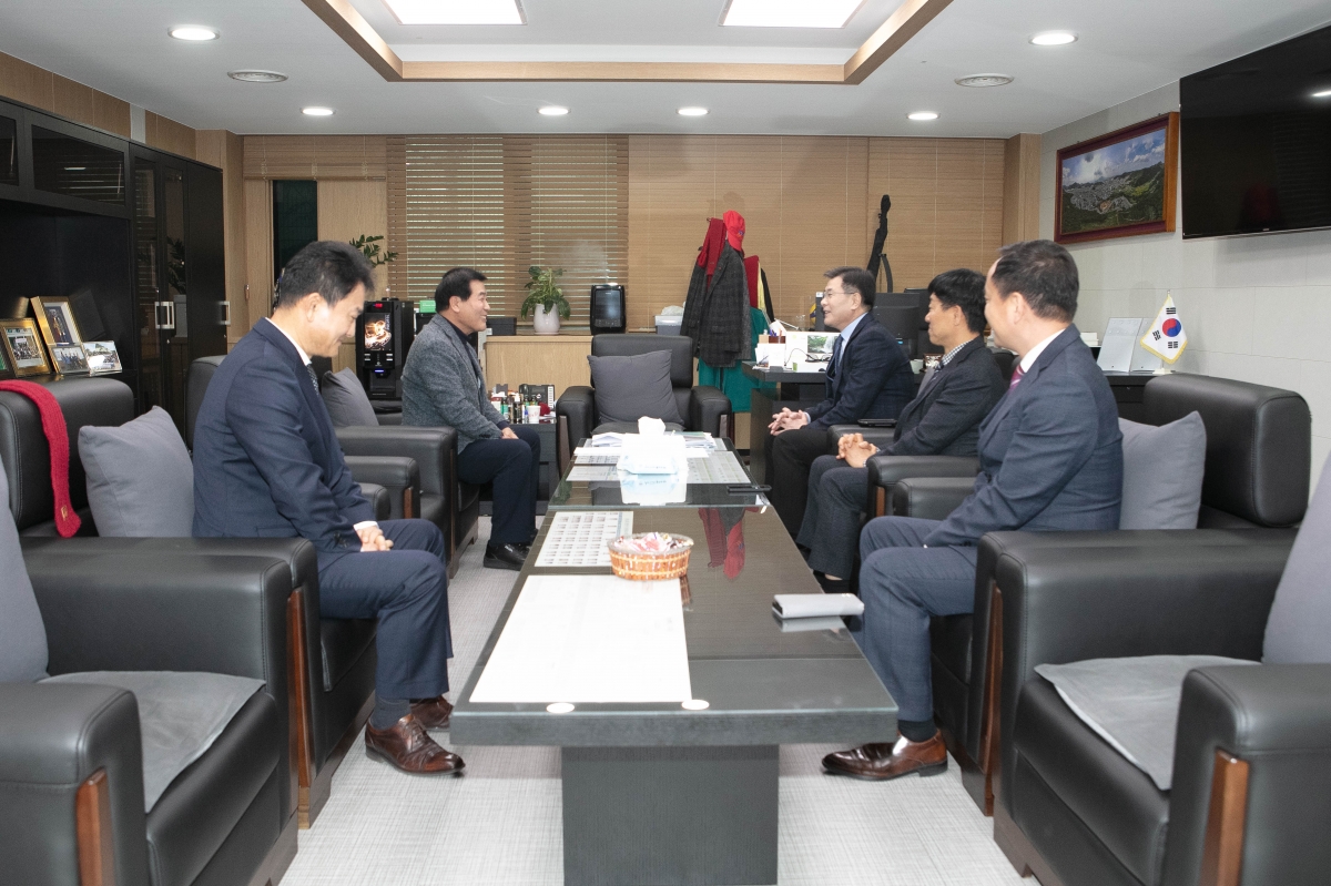 20240221-033[IMG_9861-신임 구미경찰서장 의장실 방문.jpg