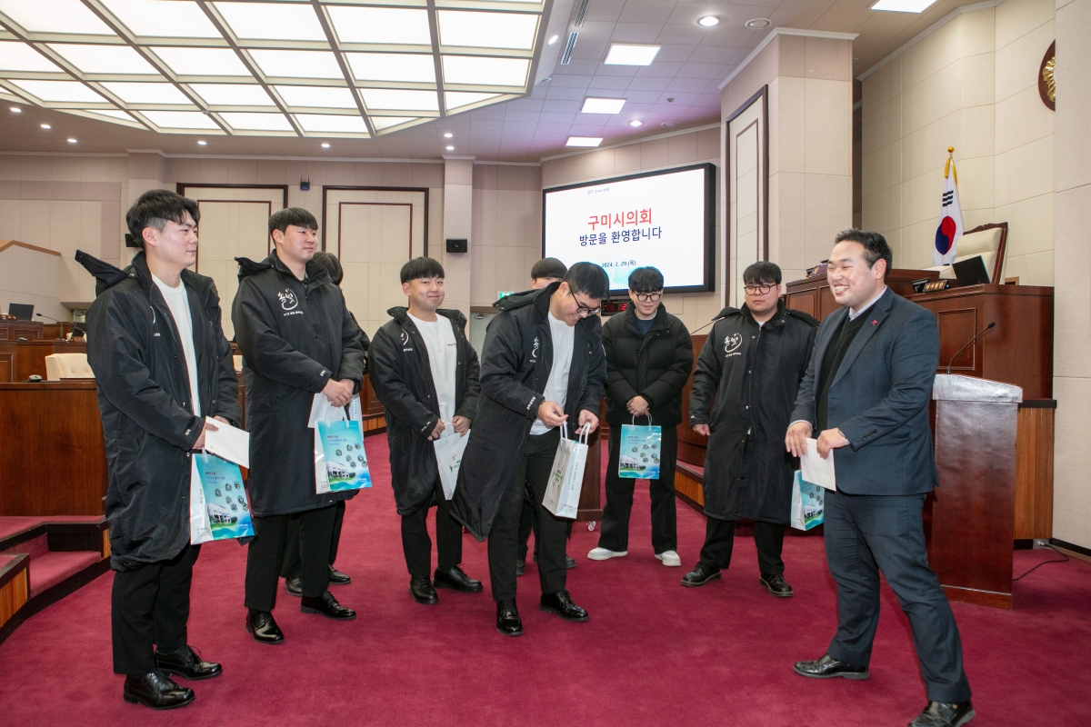 20240229-055[IMG_0043-금오공대 총학생회장 일행 의회 방문.jpg