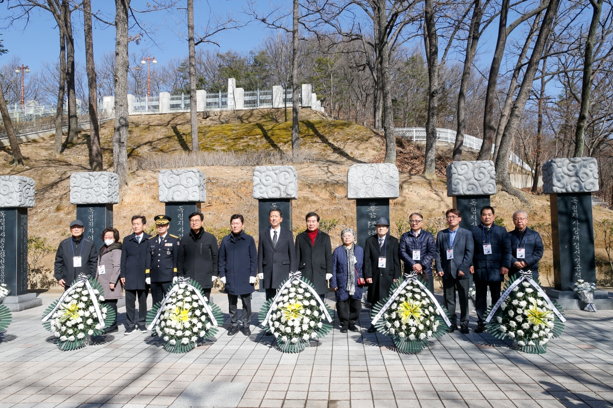 20240301-121[_P7U3065-1-3·1절 기념 독립유공자비 13위 추념.jpg