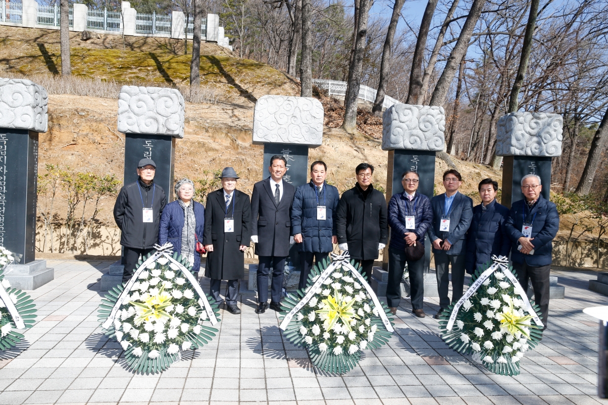 20240301-122[_P7U3068-1-3·1절 기념 독립유공자비 13위 추념.jpg