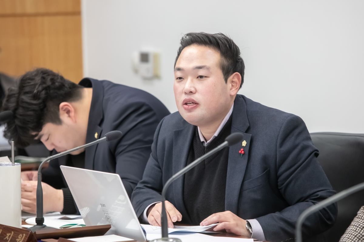 20240305-059[IMG_0296-제274회 임시회 기획행정위원회 조례안 심사활동.jpg