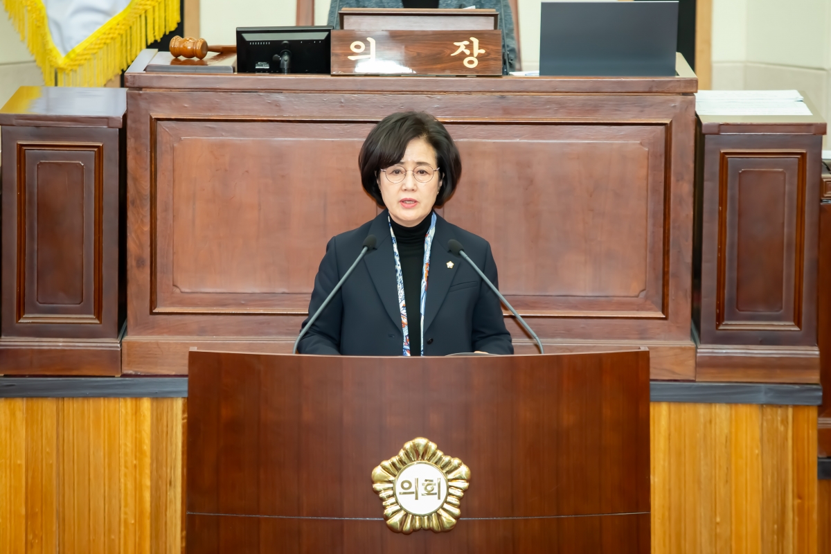 20240308-015[_P7U3831-제274회 임시회 제2차 본회의시 이명희 기획행정위원장 상임위원회 활동결과보고.jpg