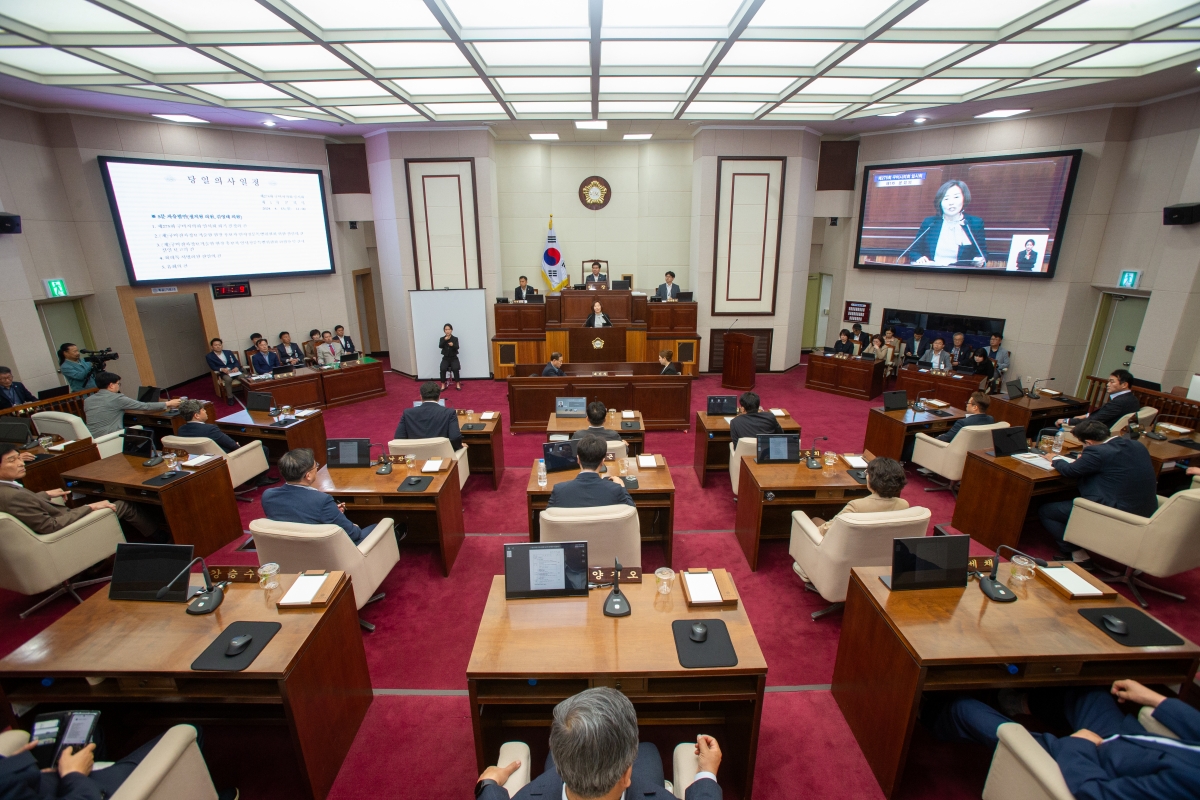 20240415-029[_P7U6013-제275회 임시회 제1차 본회의시 인사청문회특별위원장에 선임된 김춘남 의원 인사.jpg