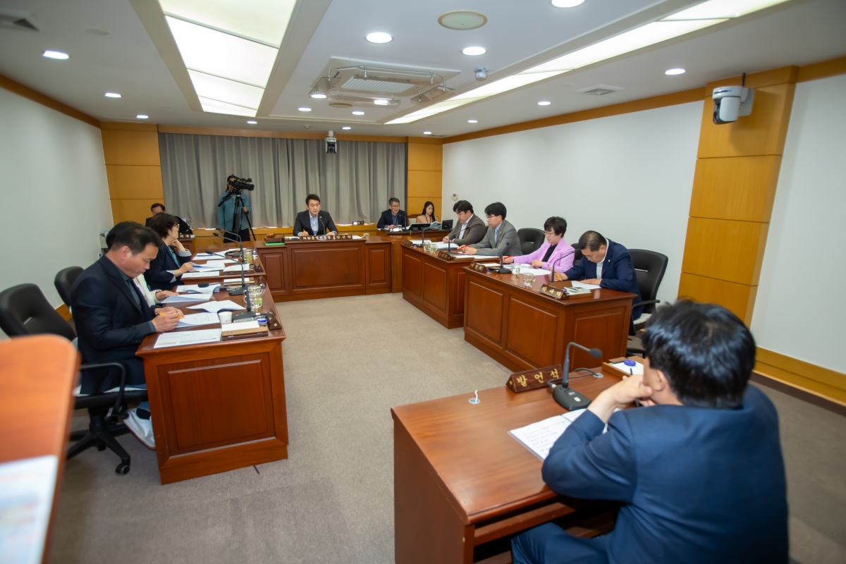 20240416-015[_P7U6056-제275회 임시회 의회운영위원회 소관 조례안 심사 및 2024년도 행정사무감사계획서 작성.jpg