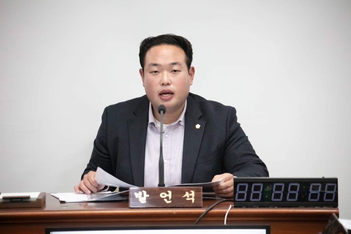 20240416-021[IMG_0458-제275회 임시회 기획행정위원회 소관 조례안 심사 및 2024년도 행정사무감사계획서 작성.jpg