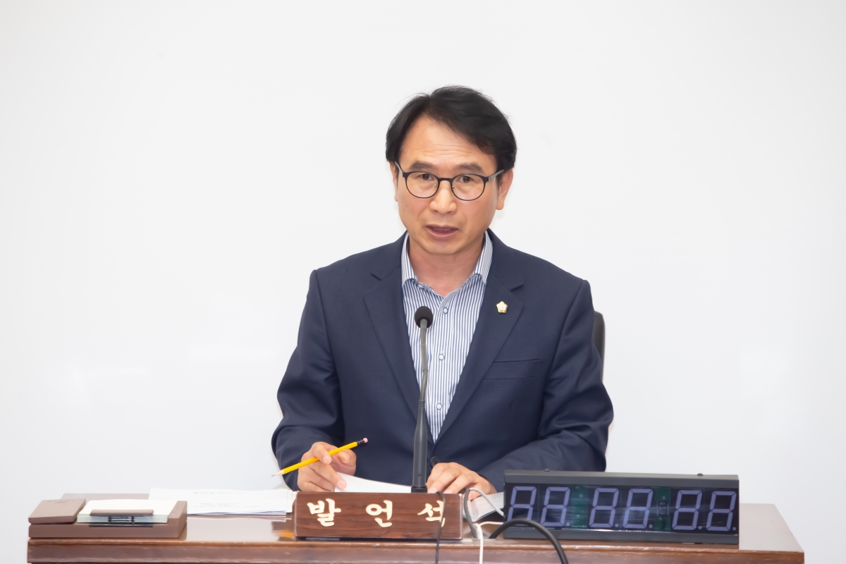 20240416-055[_P7U6142-제275회 임시회 산업건설위원회 소관 조례안 심사 및 2024년도 행정사무감사계획서 작성.jpg
