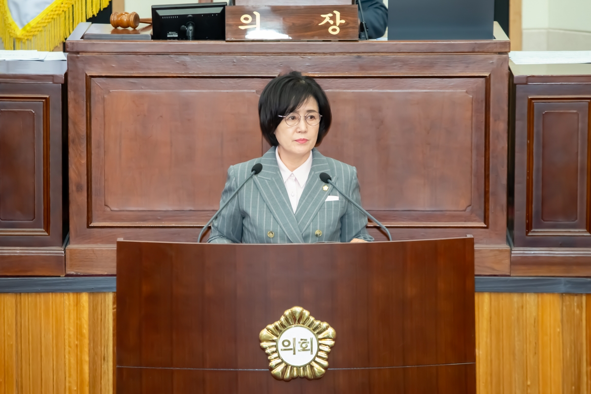 20240419-035[_P7U6682-제275회 임시회 제2차 본회의시 이명희 기획행정위원장 상임위 활동결과보고.jpg