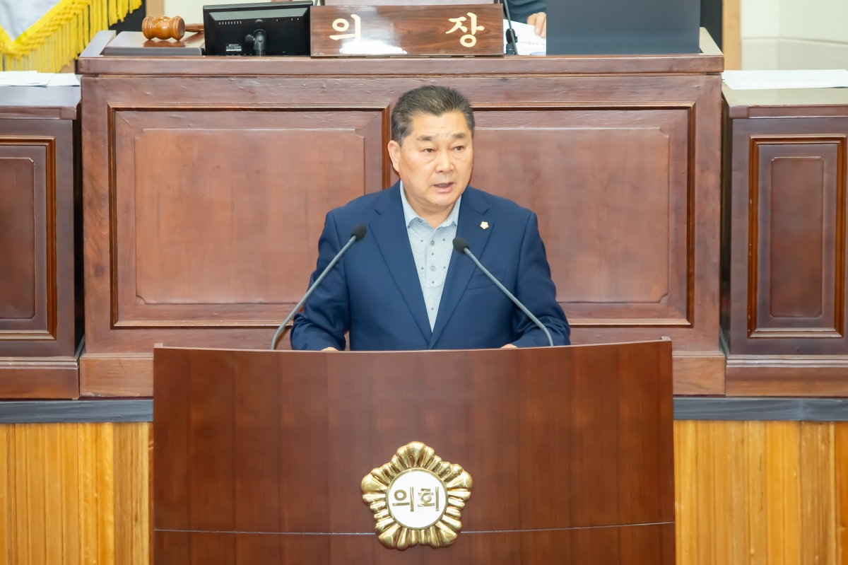 20240419-039[_P7U6702-제275회 임시회 제2차 본회의시 박세채 산업건설위원장 상임위 활동결과보고.jpg