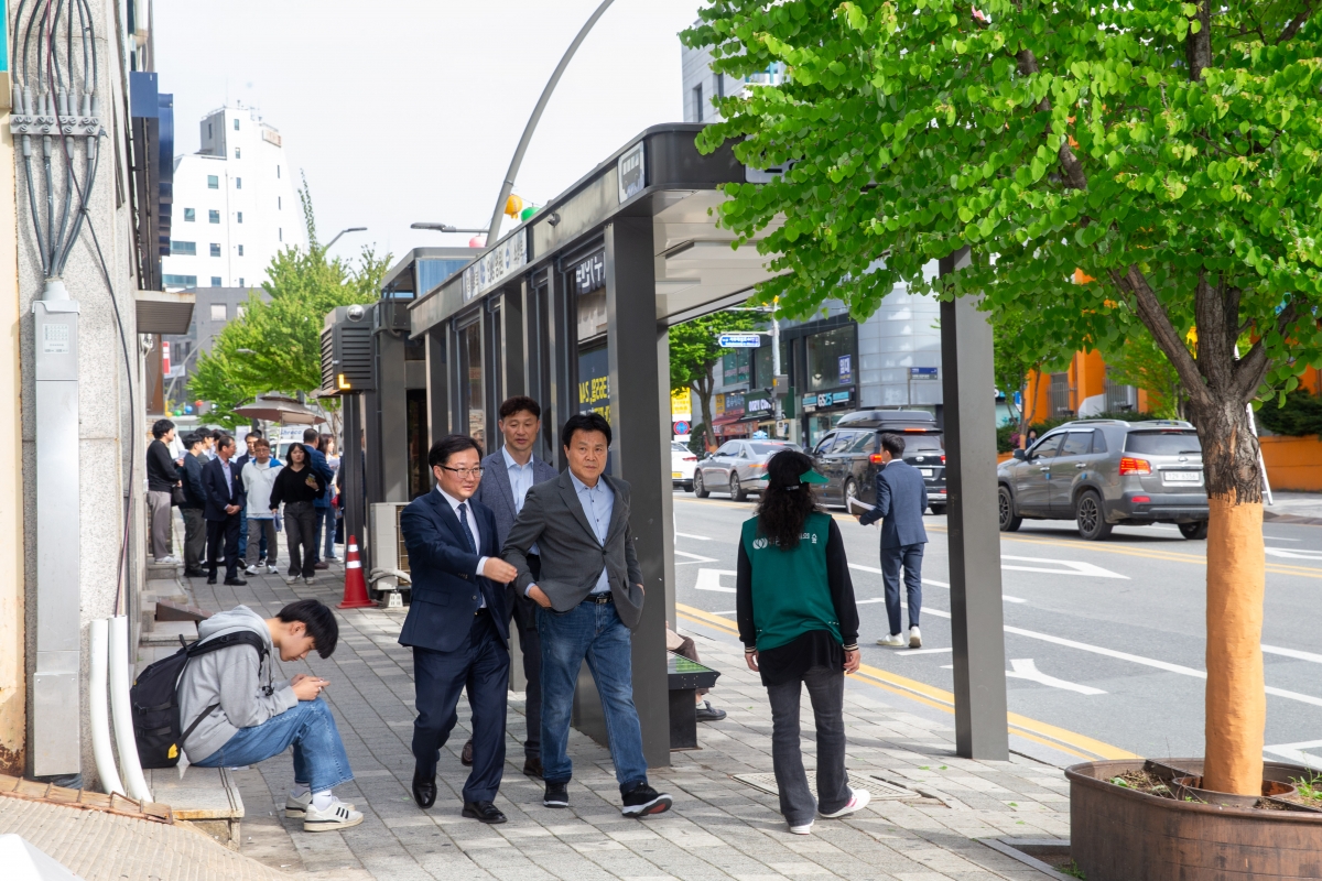 20240417-072[_P7U6338-제275회 임시회시 산업건설위원회 춘천시 버스정보시스템(BIS) 비교견학-1일차.jpg