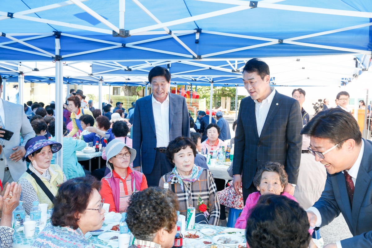 20240504-035[_P7U8994-1-2024년 산동읍 어르신과 함께하는 효도잔치.jpg