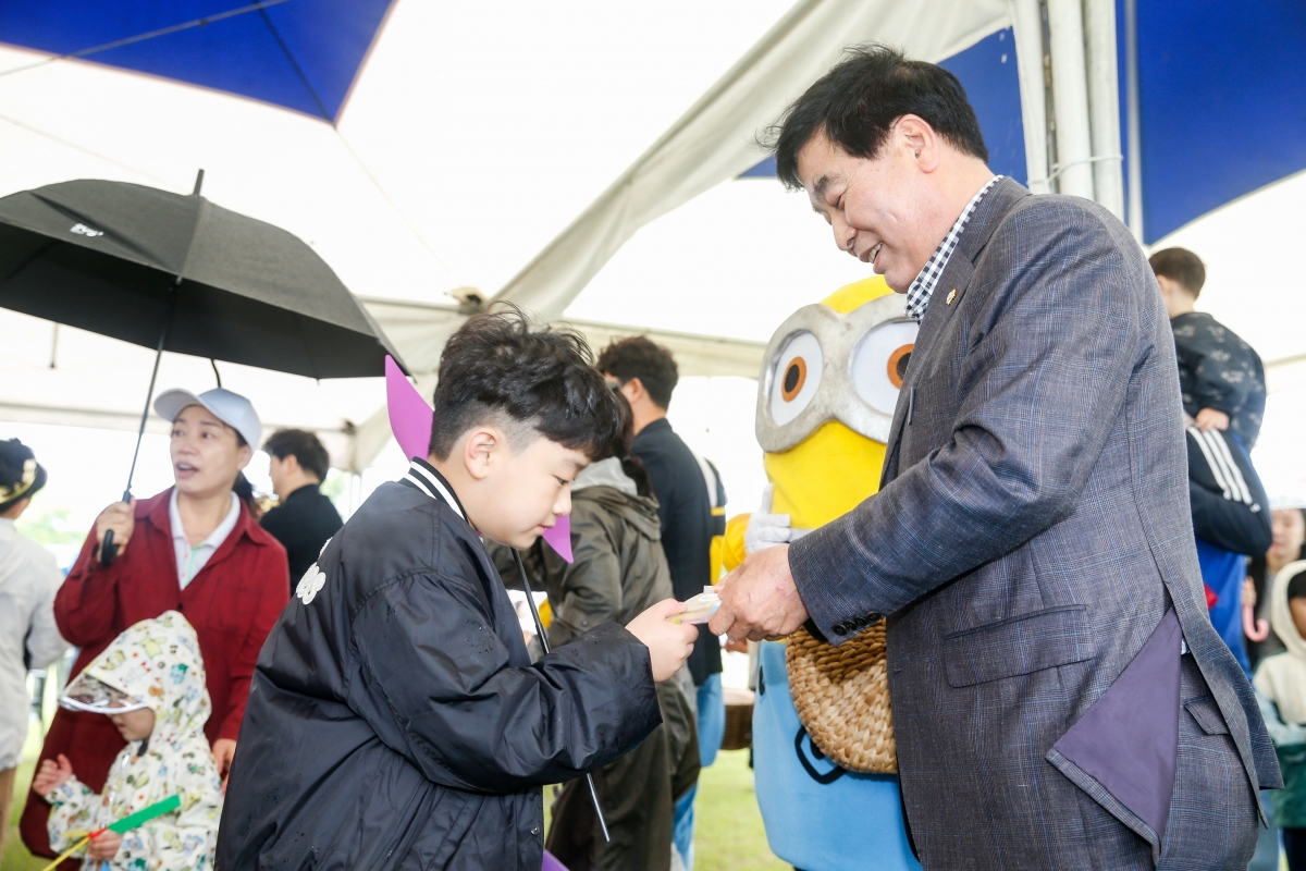 20240505-051[_P7U9366-1-제102회 어린이날 기념행사.jpg