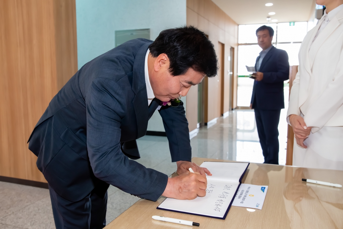 20240510-002[_P7U0021-농업인과 지역민이 함께 상생하는 고품질쌀 유통활성화사업 준공식.jpg