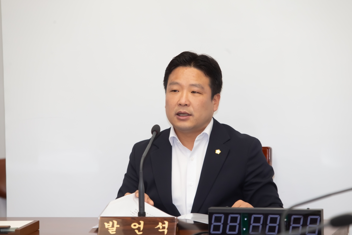 20240517-030[_P7U1611-제276회 임시회 기획행정위원회 조례안 심사활동.jpg