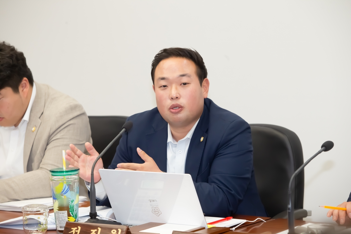 20240517-046[_P7U1751-제276회 임시회 기획행정위원회 조례안 심사활동.jpg