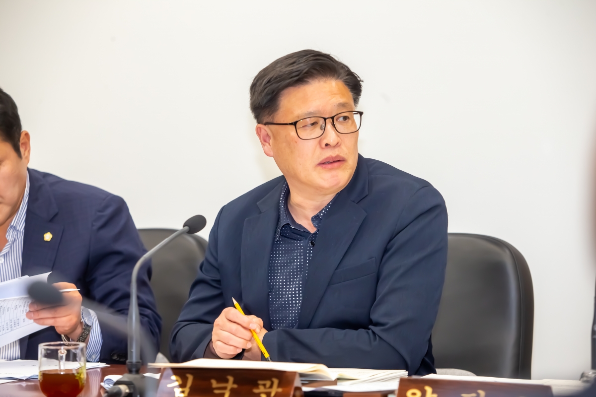 20240517-052[_P7U1770-제276회 임시회 기획행정위원회 조례안 심사활동.jpg