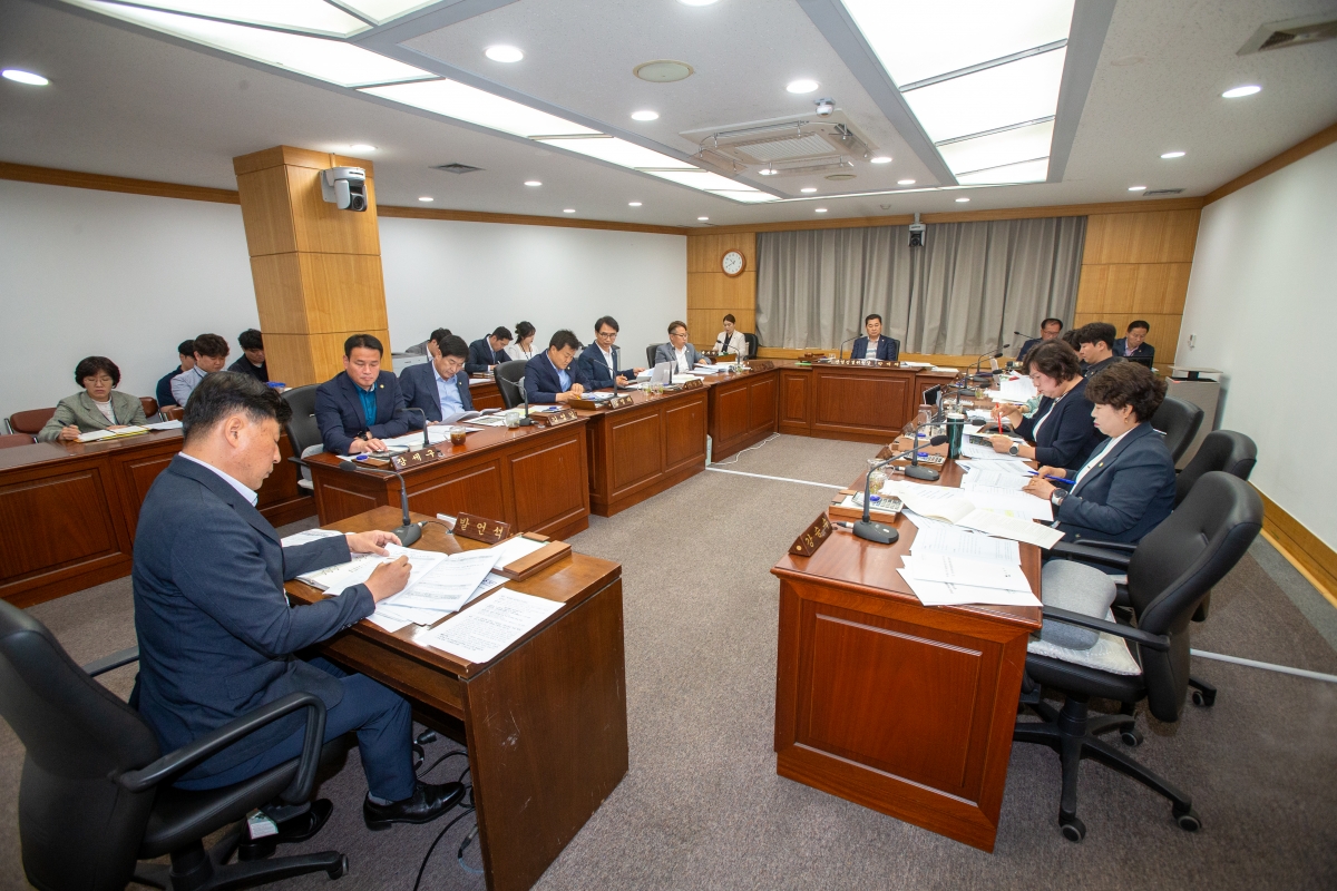20240517-055[_P7U1689-제276회 임시회 산업건설위원회 조례안 심사활동.jpg
