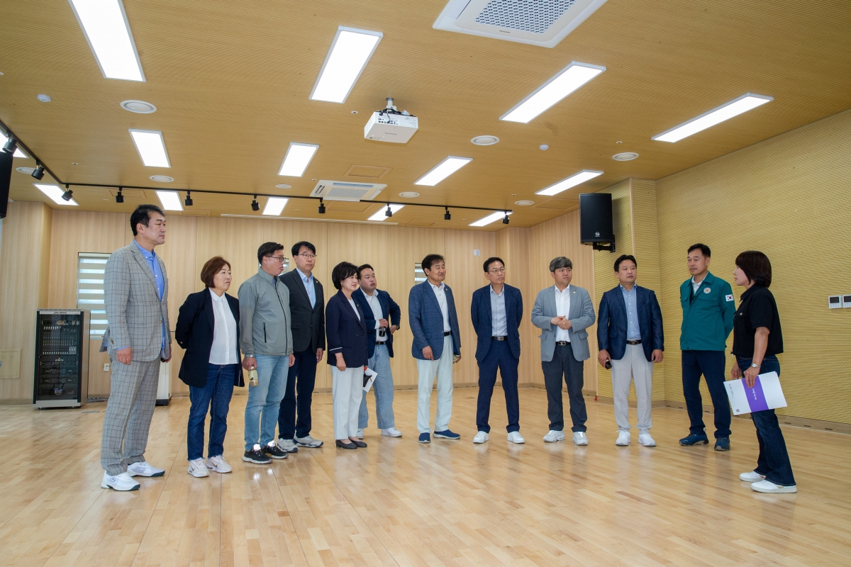 20240520-012[_P7U2219-제276회 임시회 기획행정위원회 구미생활문화센터 현장 방문.jpg