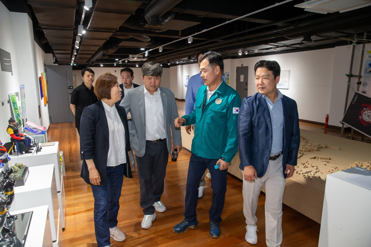 20240520-041[_P7U2311-제276회 임시회 기획행정위원회 구미청년상상마루 현장 방문.jpg