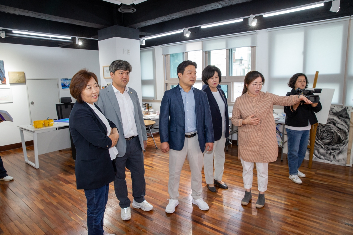 20240520-046[_P7U2331-제276회 임시회 기획행정위원회 구미청년상상마루 현장 방문.jpg