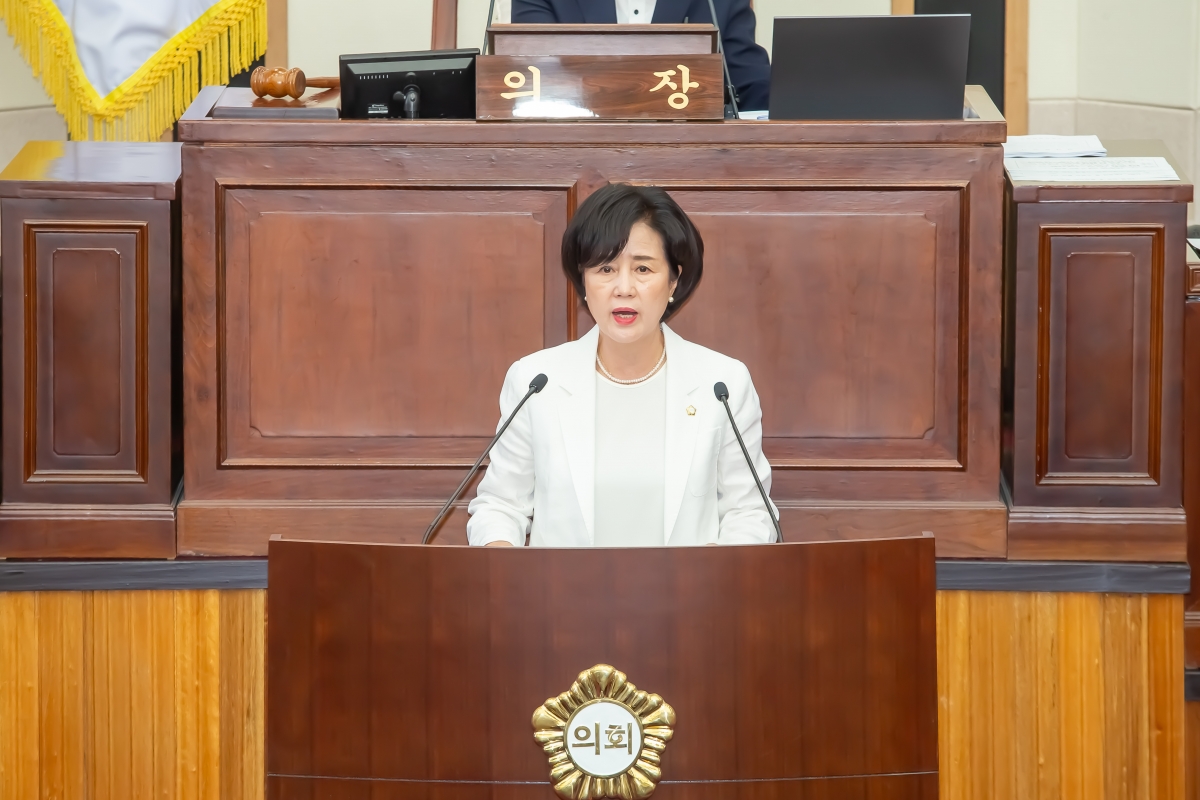 20240522-017[_P7U2727-제276회 임시회 제2차 본회의시 이명희 기획행정위원장 상임위원회 조례안 심사활동.jpg