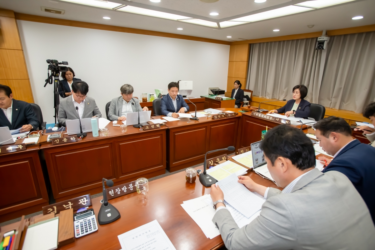 20240604-015[_P7U4327-제277회 제1차 정례회 기획행정위원회 조례안 심사활동.jpg