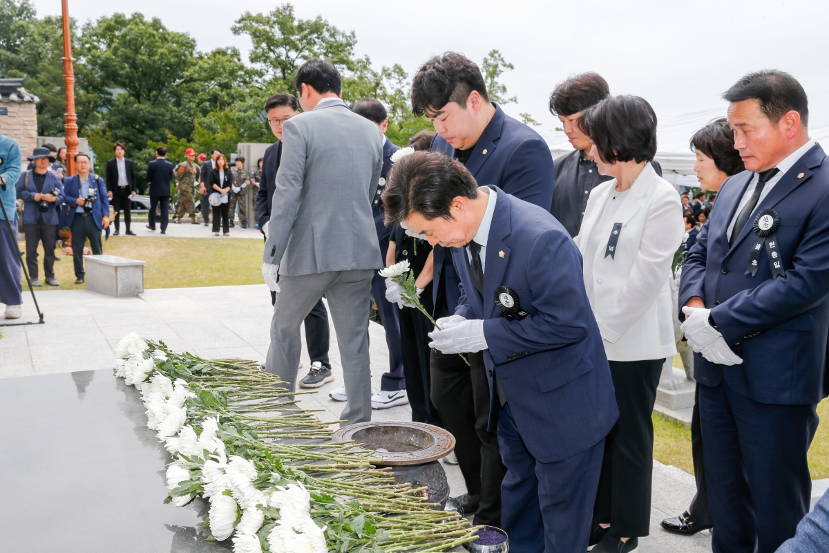 20240606-039[_P7U4678-1-제69회 현충일 충혼탑 추념.jpg