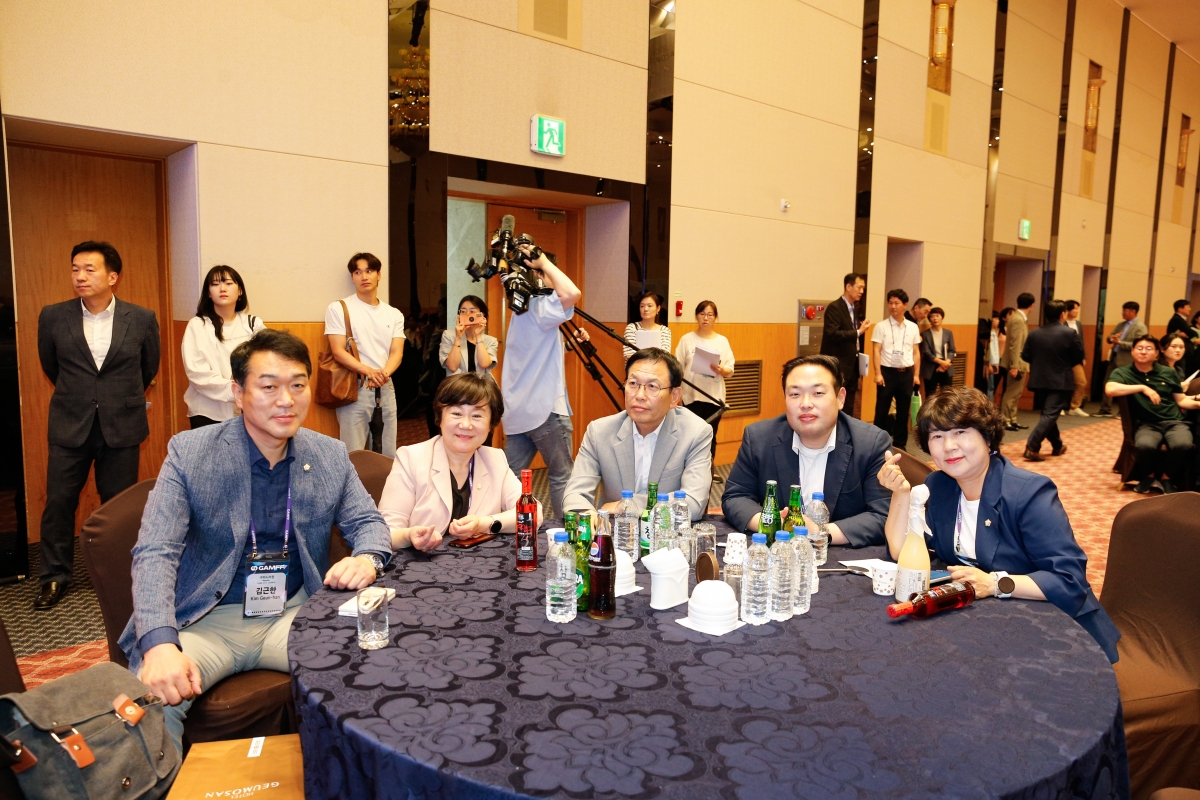 20240615-060[_P7U5680-2-2024 경상북도 국제 AI·메타버스 영화제 리셉션.jpg