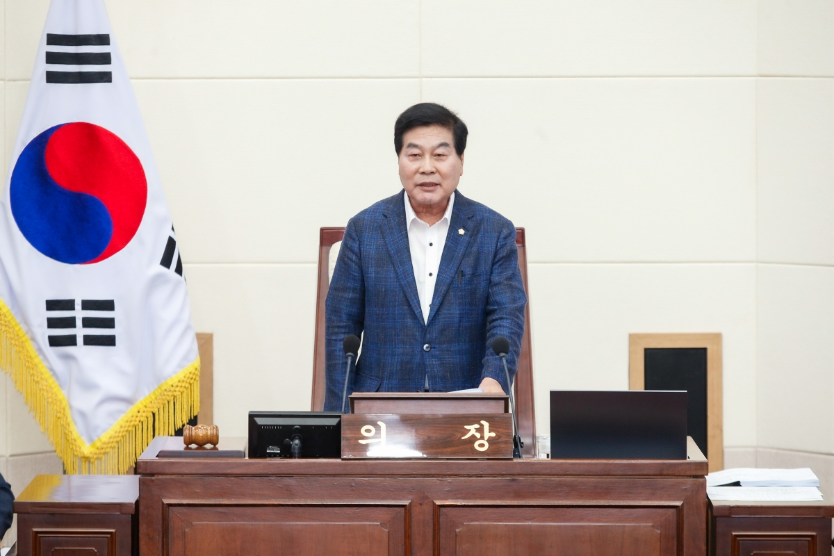 20240624-018[_P7U6431-1-제277회 제1차 정례회 제2차 본회의시 안주찬 의장 회의주재.jpg