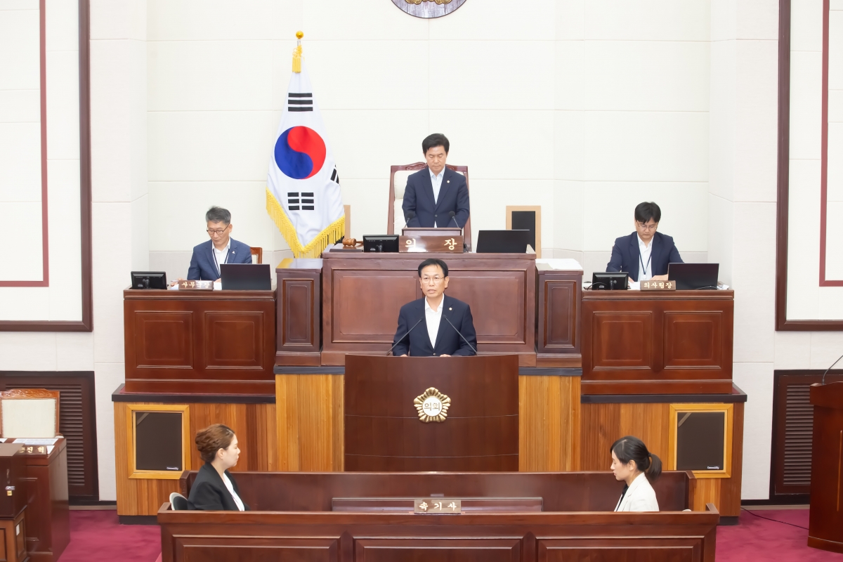 20240701-058[_P7U7183-제278회 임시회 제1차 본회의시 제9대 후반기 의장에 당선된 박교상 의원 인사.jpg