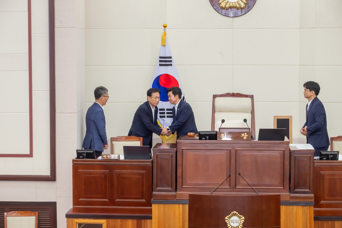 20240701-060[_P7U7191-제278회 임시회 제1차 본회의시 박교상 의장 회의주재.jpg