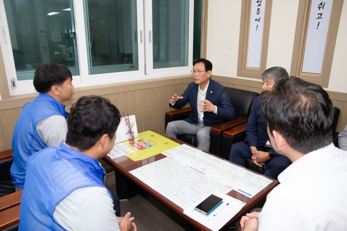20240702-005[_P7U7254-신임 의장, 부의장 구미시청 공무원노동조합장실 방운.jpg