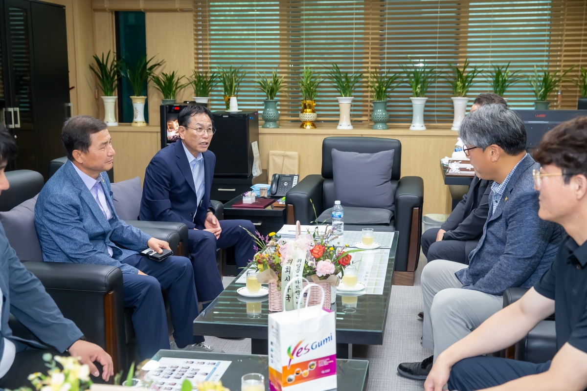 20240710-002[_P7U8296-구미회장단 일행 의장실 방문.jpg