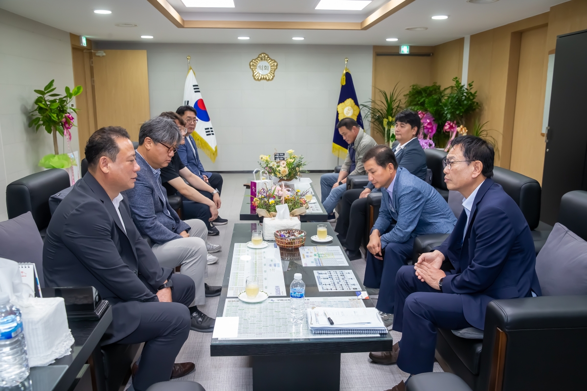 20240710-003[_P7U8299-구미회장단 일행 의장실 방문.jpg