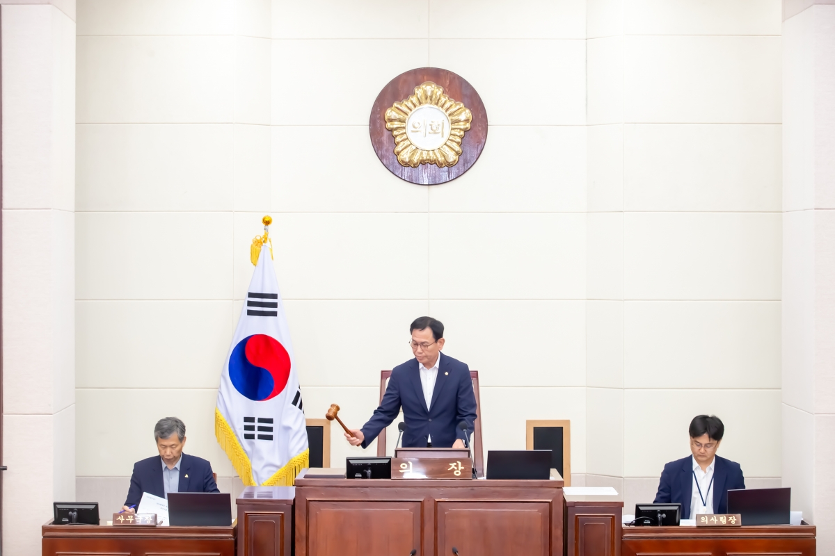 20240724-042[_P7U9422-제279회 임시회 임시회 제1차 본회의시 박교상 의장 회의주재.jpg