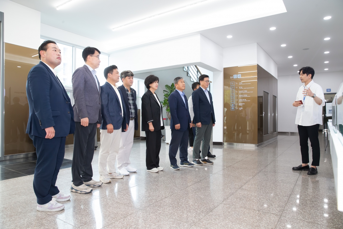 20240906-031[_P7U3403-제280회 임시회 산업건설위원회 구미전자정보기술원 현장방문.jpg