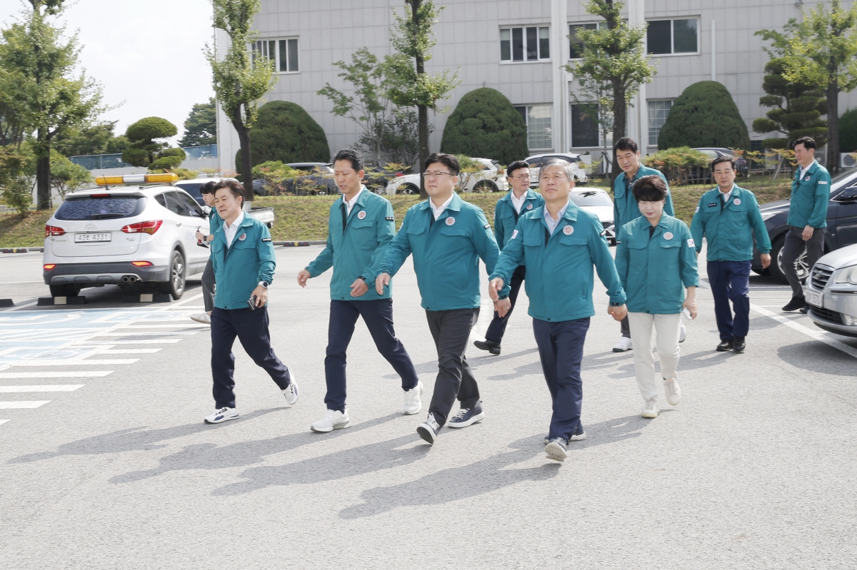 20240914-003[_P7U4592-추석맞이 구미시청 당직실 및 종합상황실 근무자 방문 격려.jpg