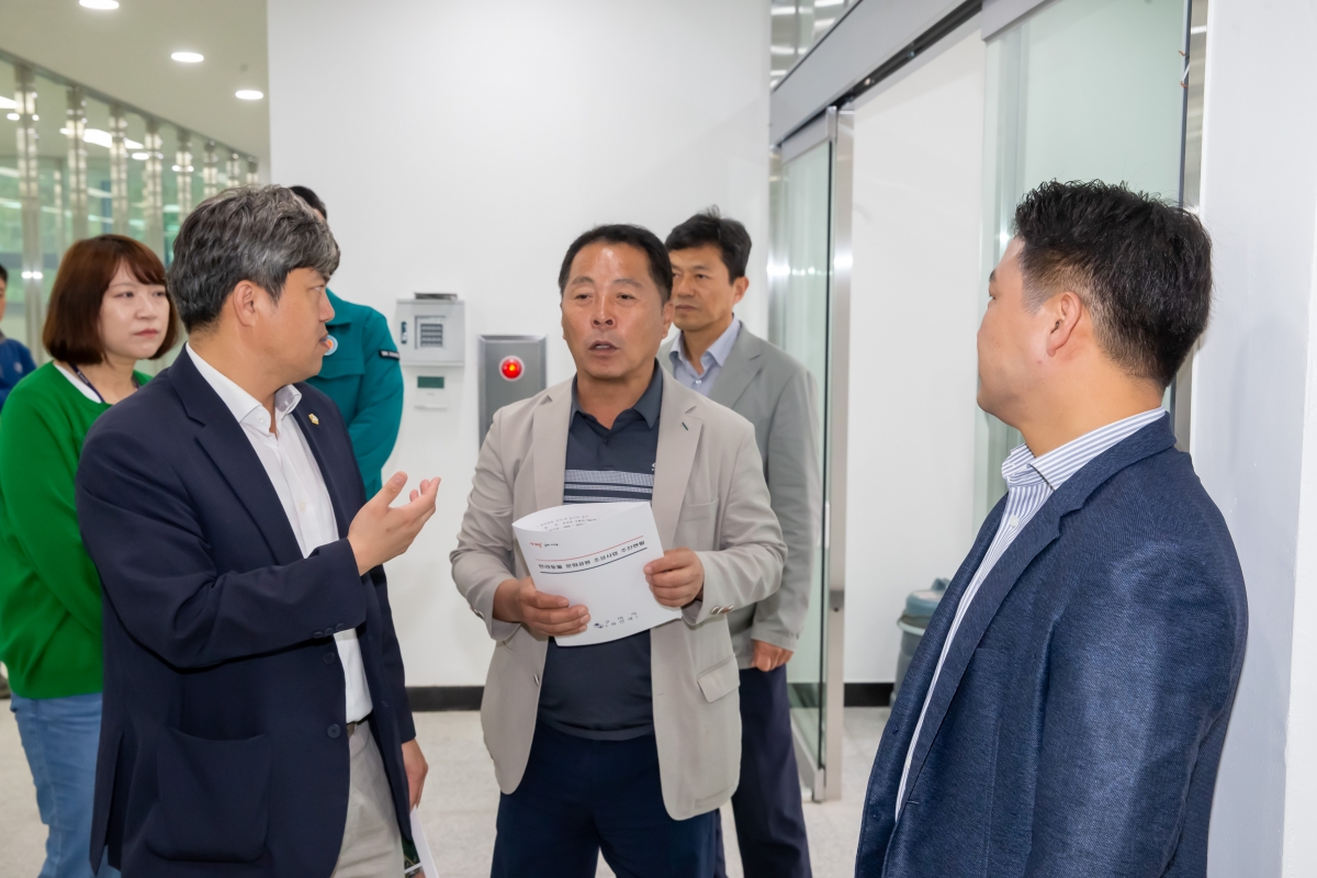 20241018-045[_P7U8878-제281회 임시회 산업건설위원회 옥성면 동물보호센터 옥성면 현장방문.jpg