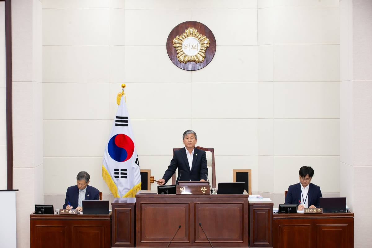 20241024-006[_P7U9832-제281회 임시회 제2차 본회의시 양진오 부의장 회의주재.jpg