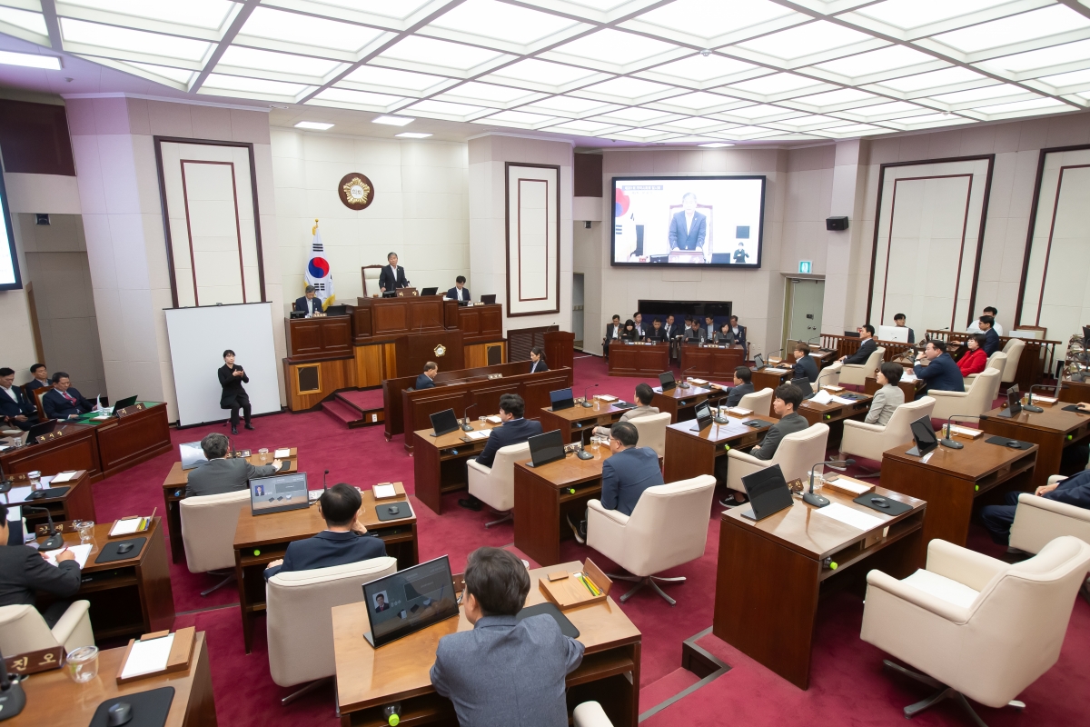20241024-010[_P7U9851-제281회 임시회 제2차 본회의시 양진오 부의장 회의주재.jpg