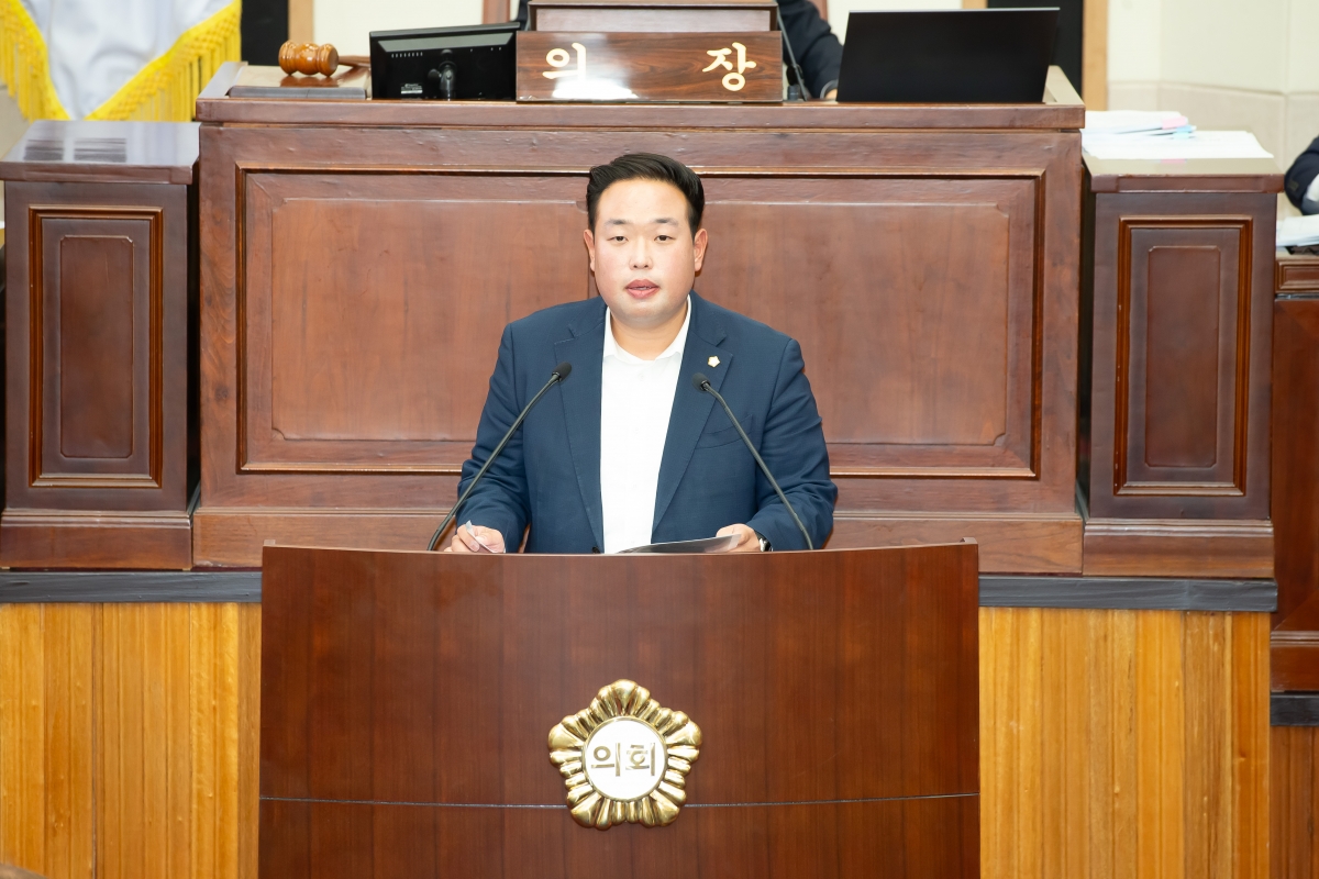 20241024-036[_P7U9872-제281회 임시회 제2차 본회의시 정지원 산업건설위원회 간사 조례안 심사결과보고.jpg