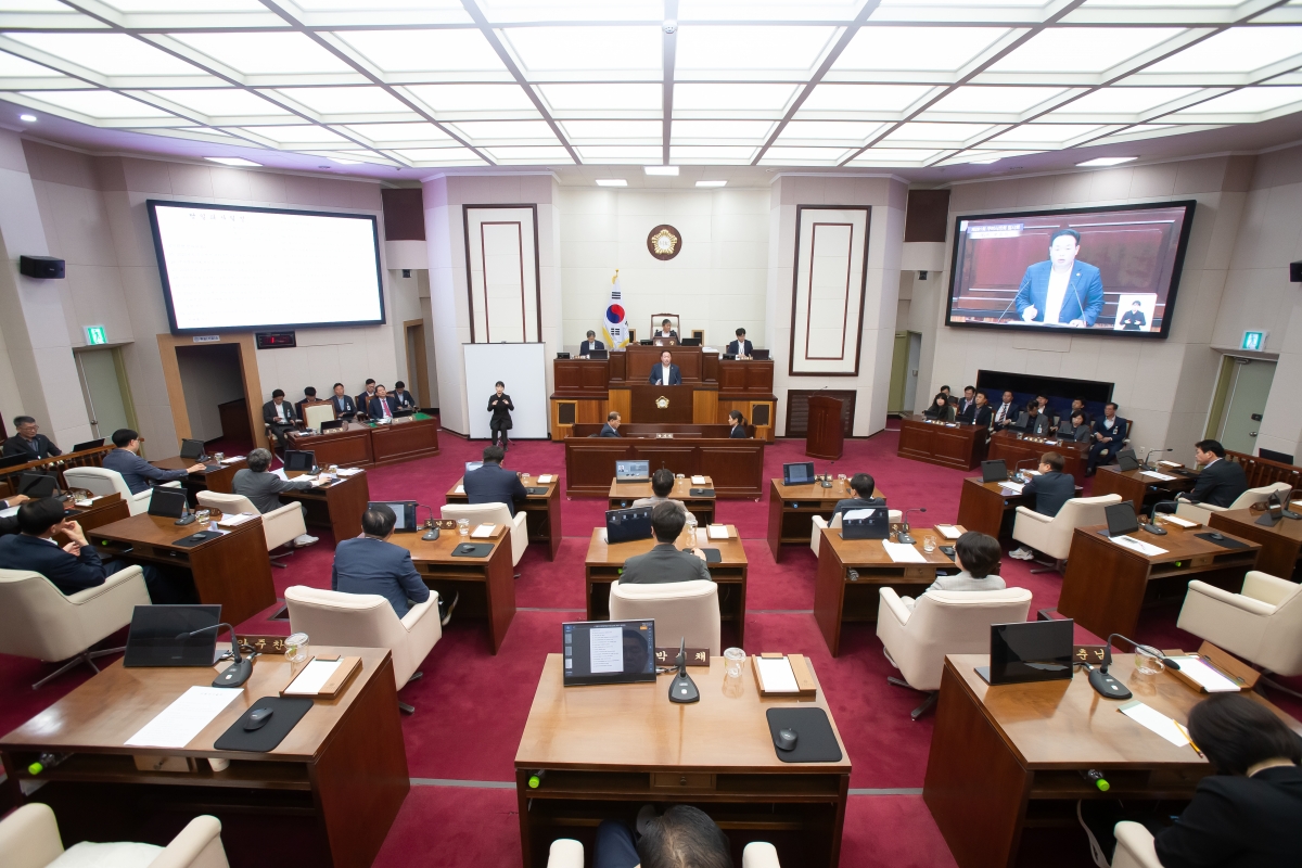 20241024-039[_P7U9882-제281회 임시회 제2차 본회의시 정지원 산업건설위원회 간사 조례안 심사결과보고.jpg