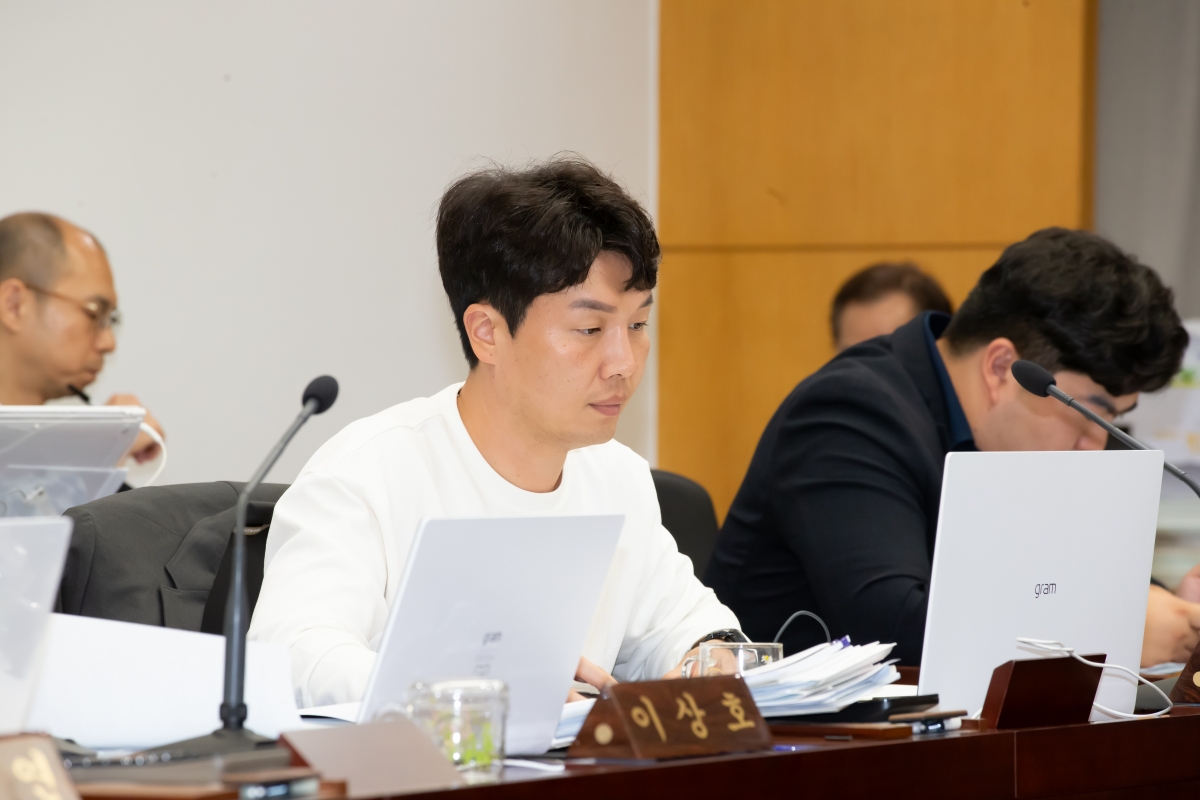 20241017-094[_P7U8683-제281회 임시회시 기획행정위원회 조례안 심사활동.jpg
