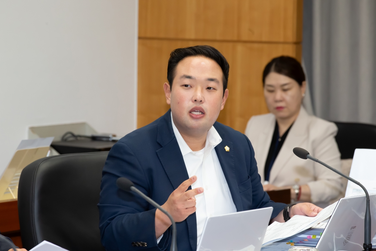 20241017-113[_P7U8707-제281회 임시회시 산업건설위원회 조례안 심사활동.jpg