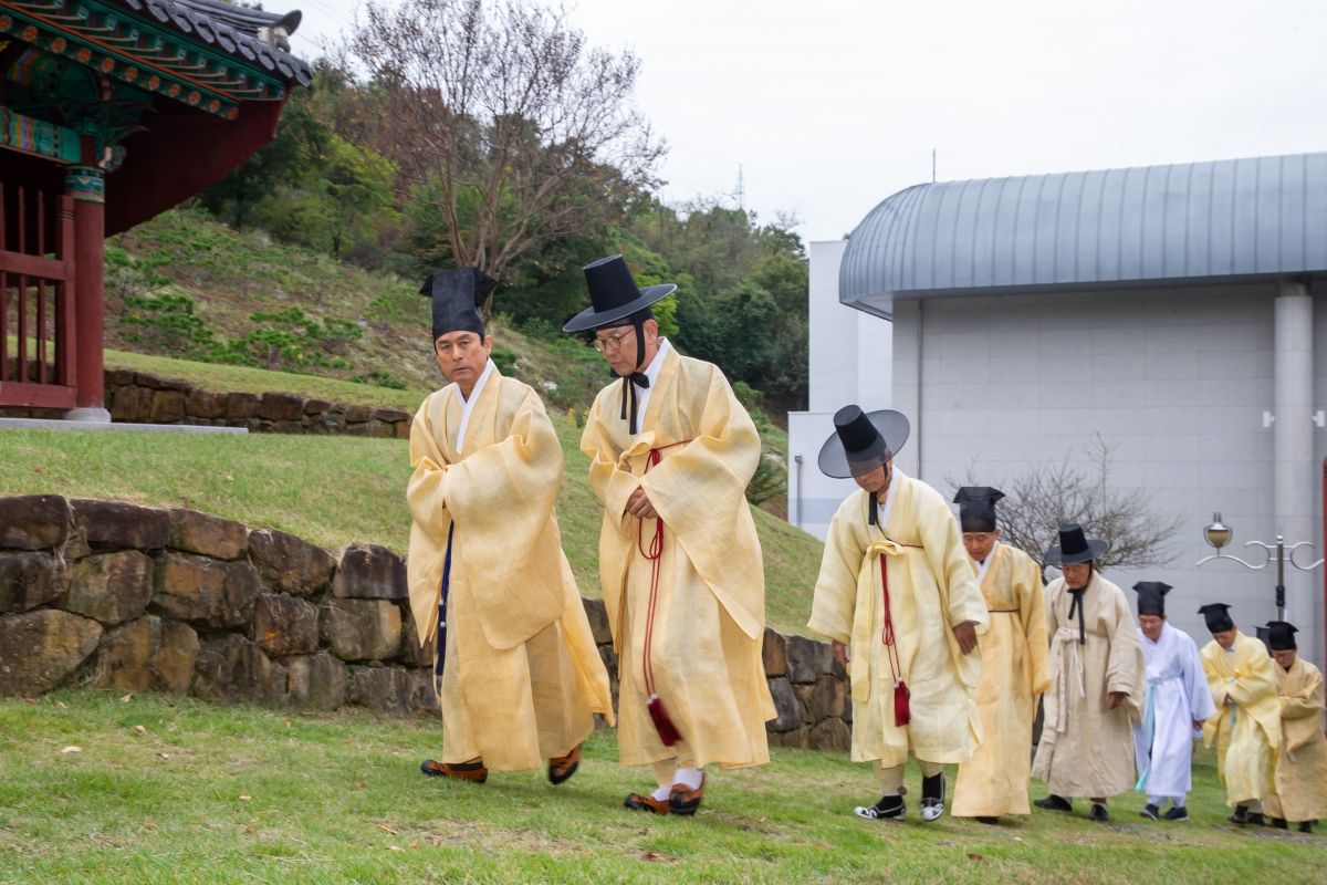 20241021-016[_P7U9155-왕산허위선생 추계향사 및 116주기 추도식.jpg