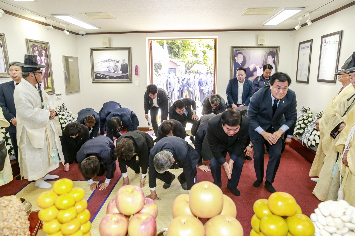 20241026-033[_P7U0139-1-박정희 대통령 서거 46주기 추모제 및 추도식.JPG