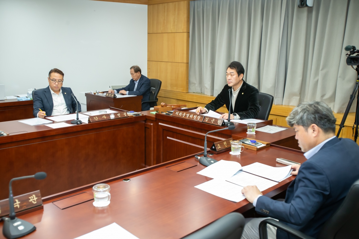 20241115-009[_P7U3239-페회중 의회운영위원회 활동.jpg