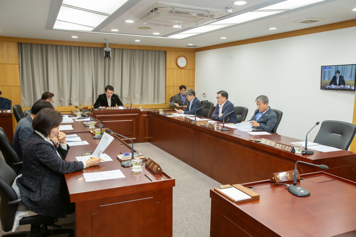 20241115-016[_P7U3257-페회중 의회운영위원회 활동.jpg