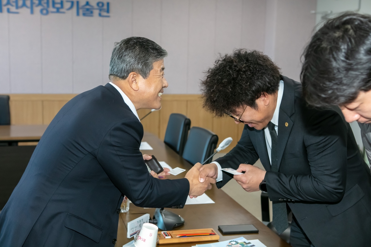 20241119-004[IMG_5575-산업건설위원회 청년기업인과의 소통 간담회.jpg