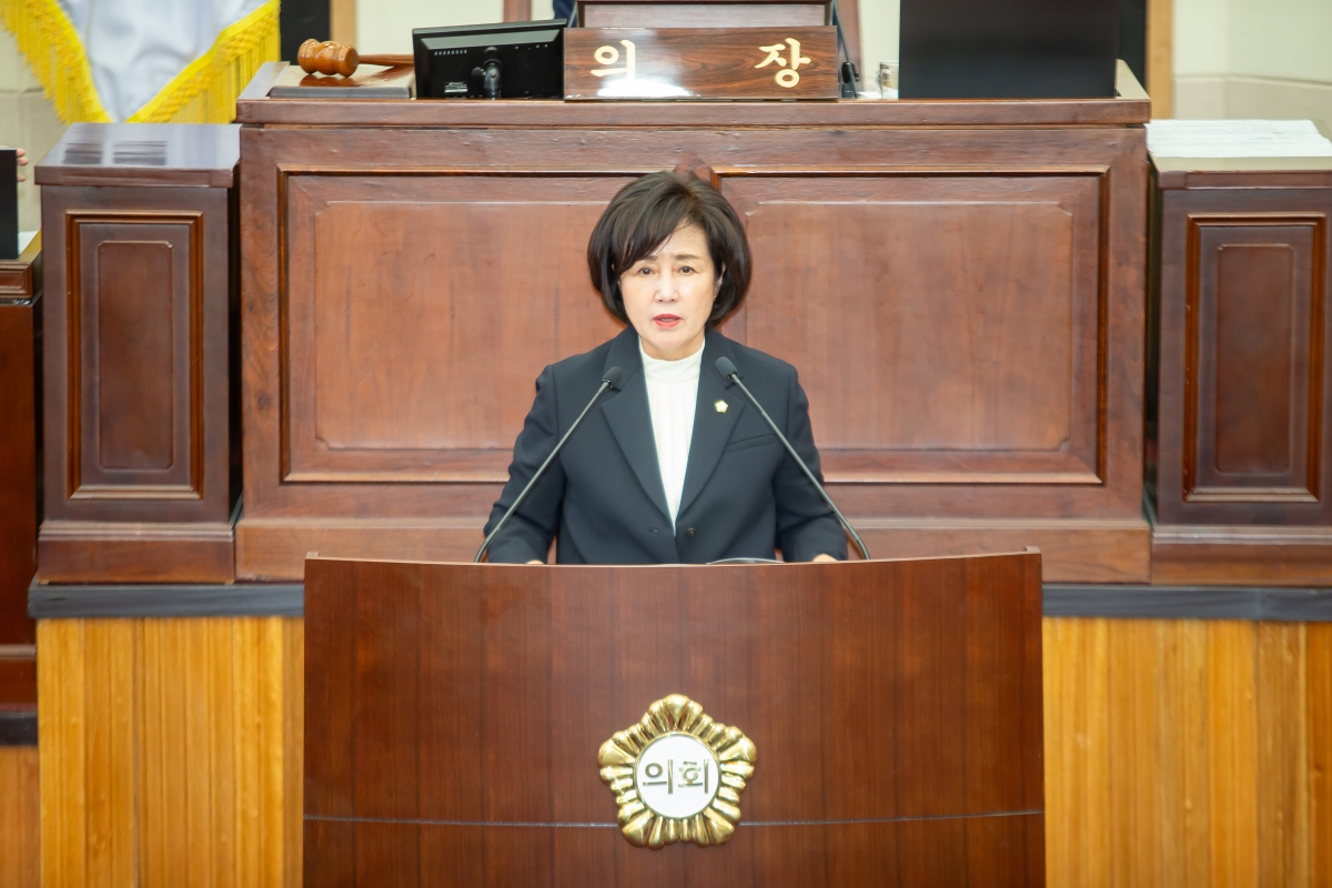20241125-066[_P7U4299-제262회 정례회 제1차 본회의시 예산결산특별위원장에 호선된 이명희 의원 당선인사.jpg