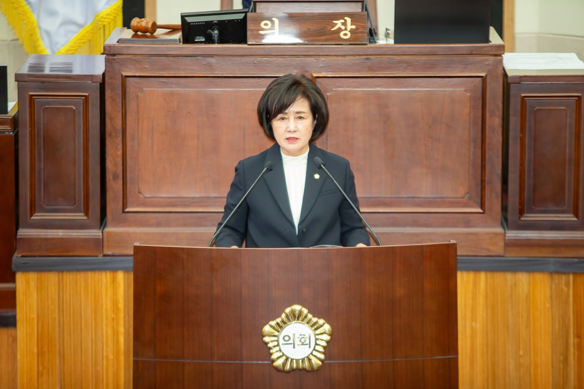 20241125-067[_P7U4301-제262회 정례회 제1차 본회의시 예산결산특별위원장에 호선된 이명희 의원 당선인사.jpg